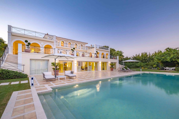 villa in Cannes : Rent Majestic 10 bedroom villa with enormous grounds located in the hills of Cannes - Photo 74
