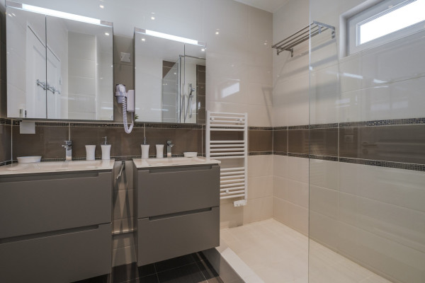 apartment in Cannes : Rent Penthouse in prestigious newly built private Residence a short walk to the rue d'Antibes and the Croisette with huge roof terrace - Photo 33