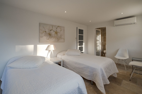 villa in Cannes : Rent incredible 8 bedroom villa a stones throw from the beaches and the Croisette in Cannes with gardens, sea view and pool - Photo 69