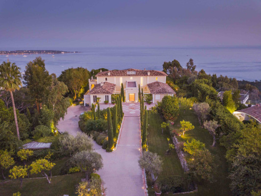 villa in Cannes : Rent Majestic 10 bedroom villa with enormous grounds located in the hills of Cannes - Photo 88