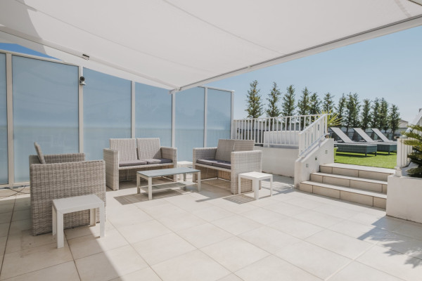 apartment in Cannes : Rent Penthouse in prestigious newly built private Residence a short walk to the rue d'Antibes and the Croisette with huge roof terrace - Photo 20