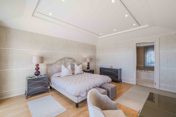 villa in Cannes : Rent Majestic 10 bedroom villa with enormous grounds located in the hills of Cannes - Photo 17