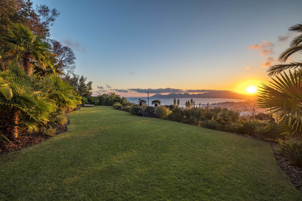 villa in Cannes : Rent Southern Europes most exclusive and stunning villa with 9 bedrooms, panoramic sea views and the height of Luxury - Photo 13