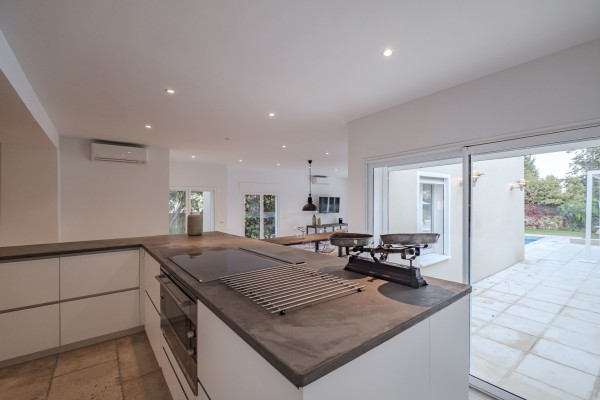 villa in Cannes : Rent incredible 8 bedroom villa a stones throw from the beaches and the Croisette in Cannes with gardens, sea view and pool - Photo 84