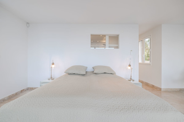 villa in Cannes : Rent incredible 8 bedroom villa a stones throw from the beaches and the Croisette in Cannes with gardens, sea view and pool - Photo 51