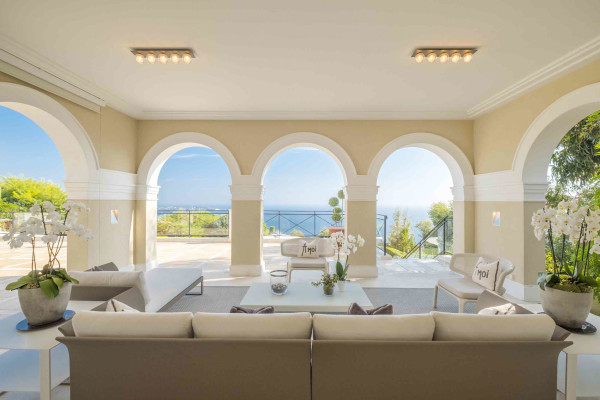 villa in Cannes : Rent Majestic 10 bedroom villa with enormous grounds located in the hills of Cannes - Photo 5