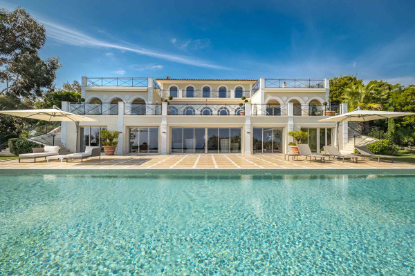 villa in Cannes : Rent Majestic 10 bedroom villa with enormous grounds located in the hills of Cannes - Photo 64