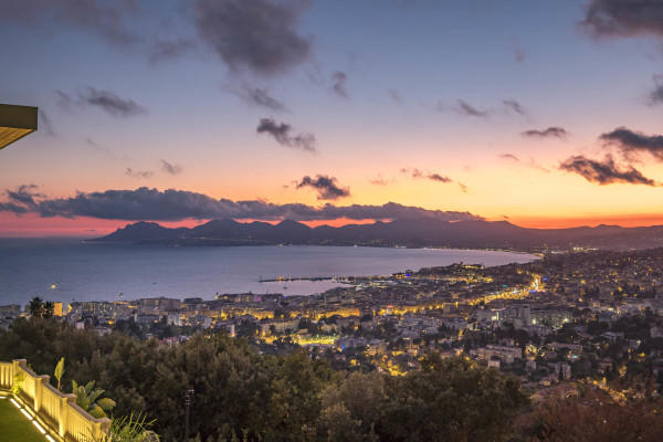 villa in Cannes : Rent Southern Europes most exclusive and stunning villa with 9 bedrooms, panoramic sea views and the height of Luxury - Photo 18