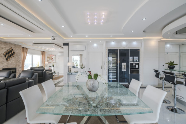 apartment in Cannes : Rent Penthouse in prestigious newly built private Residence a short walk to the rue d'Antibes and the Croisette with huge roof terrace - Photo 22