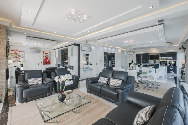 apartment in Cannes : Rent Penthouse in prestigious newly built private Residence a short walk to the rue d'Antibes and the Croisette with huge roof terrace - Photo 30