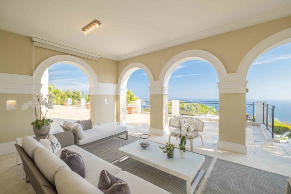 villa in Cannes : Rent Majestic 10 bedroom villa with enormous grounds located in the hills of Cannes - Photo 34