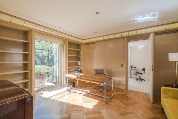 villa in Cannes : Rent Majestic 10 bedroom villa with enormous grounds located in the hills of Cannes - Photo 42