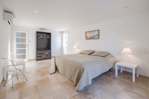 villa in Cannes : Rent incredible 8 bedroom villa a stones throw from the beaches and the Croisette in Cannes with gardens, sea view and pool - Photo 31