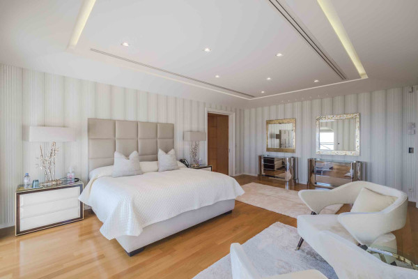 villa in Cannes : Rent Majestic 10 bedroom villa with enormous grounds located in the hills of Cannes - Photo 14