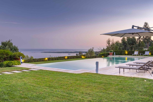 villa in Cannes : Rent Majestic 10 bedroom villa with enormous grounds located in the hills of Cannes - Photo 72