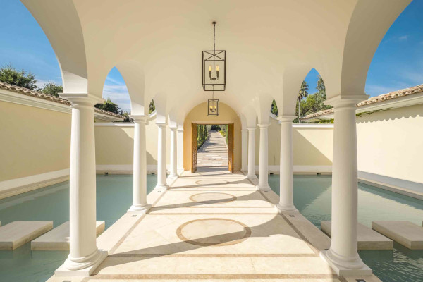 villa in Cannes : Rent Majestic 10 bedroom villa with enormous grounds located in the hills of Cannes - Photo 23