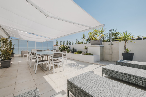 apartment in Cannes : Rent Penthouse in prestigious newly built private Residence a short walk to the rue d'Antibes and the Croisette with huge roof terrace - Photo 21