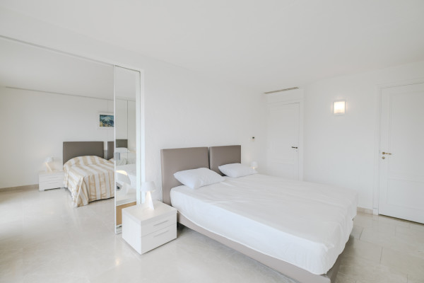 office in Cannes : Rent this huge office / event space located across the street from the Palais with sea view and spacious terrace.  Perfect for banners. - Photo 20