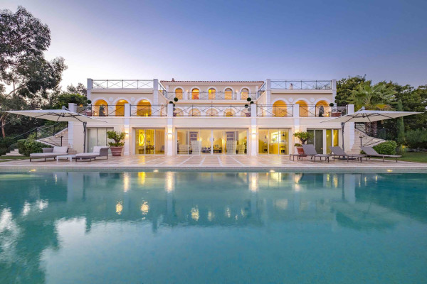 villa in Cannes : Rent Majestic 10 bedroom villa with enormous grounds located in the hills of Cannes - Photo 73