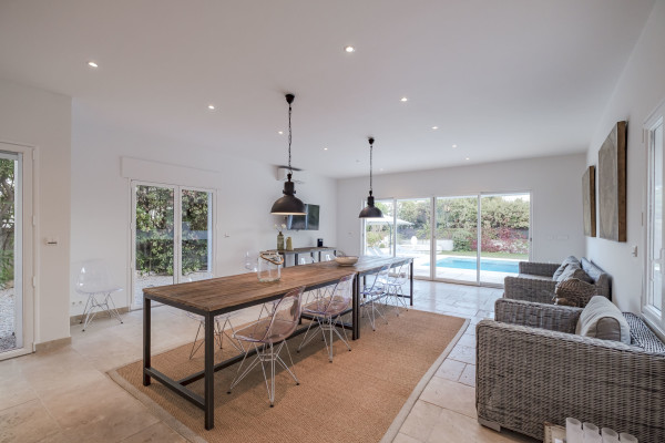 villa in Cannes : Rent incredible 8 bedroom villa a stones throw from the beaches and the Croisette in Cannes with gardens, sea view and pool - Photo 80