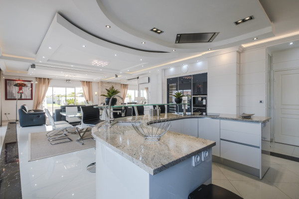 apartment in Cannes : Rent Penthouse in prestigious newly built private Residence a short walk to the rue d'Antibes and the Croisette with huge roof terrace - Photo 34