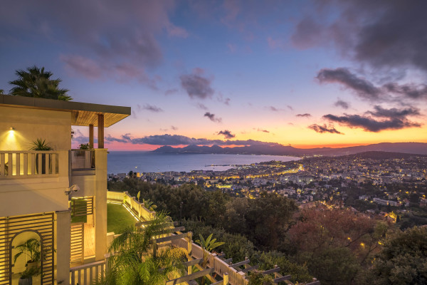 villa in Cannes : Rent Southern Europes most exclusive and stunning villa with 9 bedrooms, panoramic sea views and the height of Luxury - Photo 0