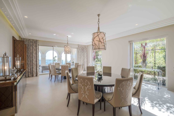 villa in Cannes : Rent Majestic 10 bedroom villa with enormous grounds located in the hills of Cannes - Photo 32