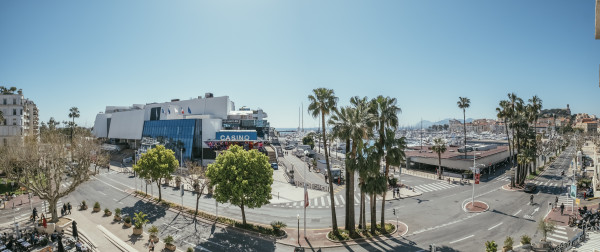 apartment in Cannes : Rent stunning 3 bedroom apartment located in the heart of Cannes across the street from the Palais and the port, close to the beaches of Cannes - Photo 26