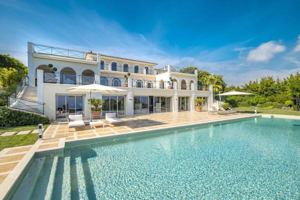 villa in Cannes : Rent Majestic 10 bedroom villa with enormous grounds located in the hills of Cannes - Photo 67