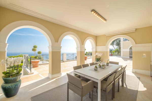 villa in Cannes : Rent Majestic 10 bedroom villa with enormous grounds located in the hills of Cannes - Photo 35