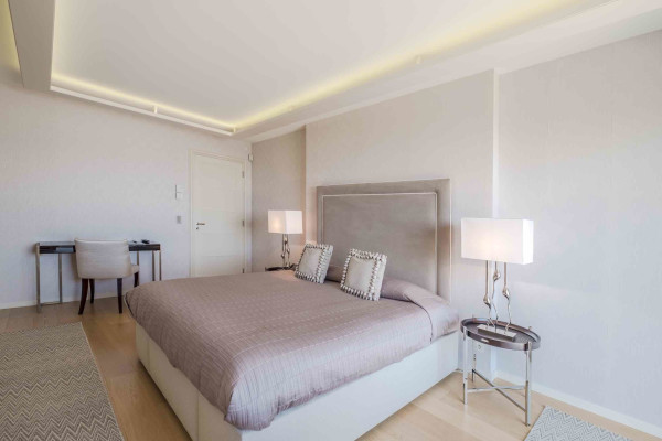 villa in Cannes : Rent Majestic 10 bedroom villa with enormous grounds located in the hills of Cannes - Photo 59