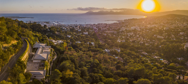 villa in Cannes : Rent Southern Europes most exclusive and stunning villa with 9 bedrooms, panoramic sea views and the height of Luxury - Photo 7