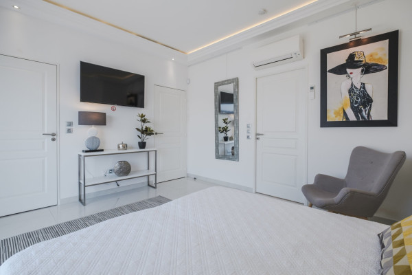 apartment in Cannes : Rent Penthouse in prestigious newly built private Residence a short walk to the rue d'Antibes and the Croisette with huge roof terrace - Photo 17