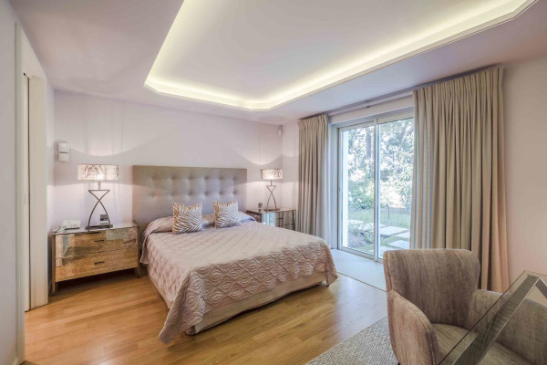 villa in Cannes : Rent Majestic 10 bedroom villa with enormous grounds located in the hills of Cannes - Photo 47