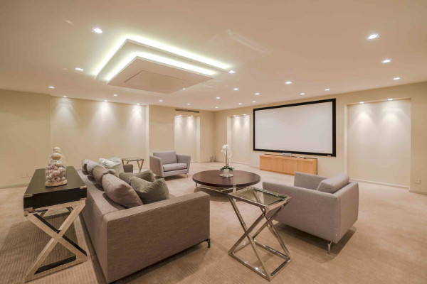 villa in Cannes : Rent Majestic 10 bedroom villa with enormous grounds located in the hills of Cannes - Photo 46