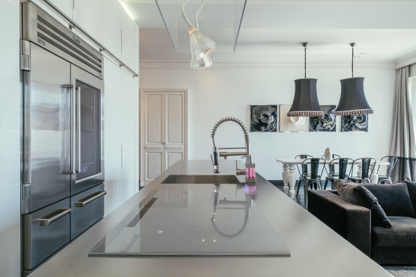 apartment in Cannes : Rent stunning 3 bedroom apartment located in the heart of Cannes across the street from the Palais and the port, close to the beaches of Cannes - Photo 21