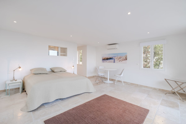 villa in Cannes : Rent incredible 8 bedroom villa a stones throw from the beaches and the Croisette in Cannes with gardens, sea view and pool - Photo 53