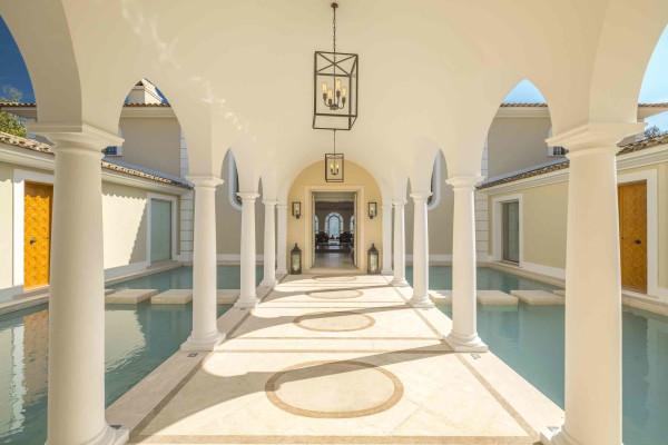 villa in Cannes : Rent Majestic 10 bedroom villa with enormous grounds located in the hills of Cannes - Photo 20