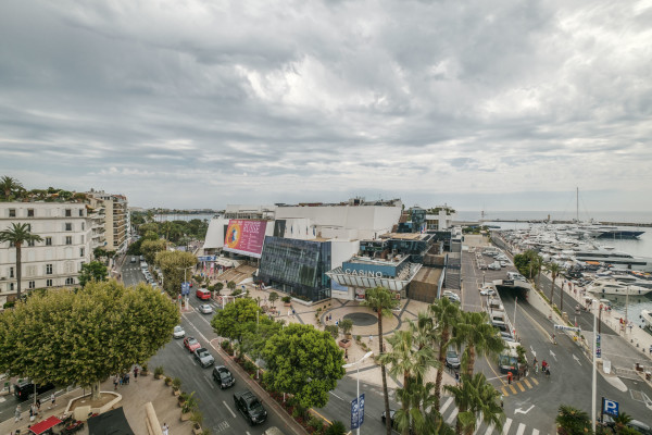 office in Cannes : Rent this huge office / event space located across the street from the Palais with sea view and spacious terrace.  Perfect for banners. - Photo 27