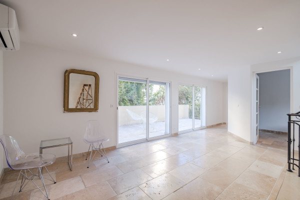 villa in Cannes : Rent incredible 8 bedroom villa a stones throw from the beaches and the Croisette in Cannes with gardens, sea view and pool - Photo 35