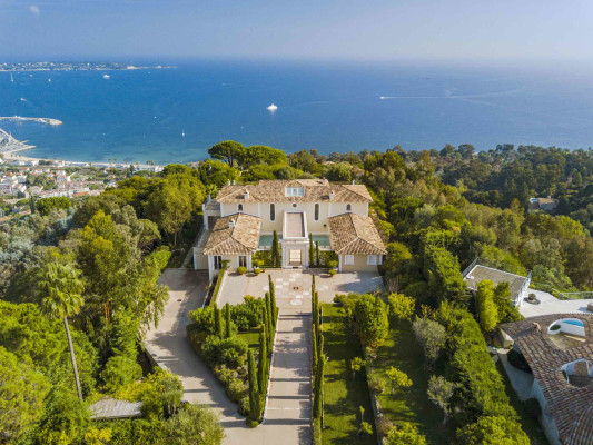 villa in Cannes : Rent Majestic 10 bedroom villa with enormous grounds located in the hills of Cannes - Photo 96