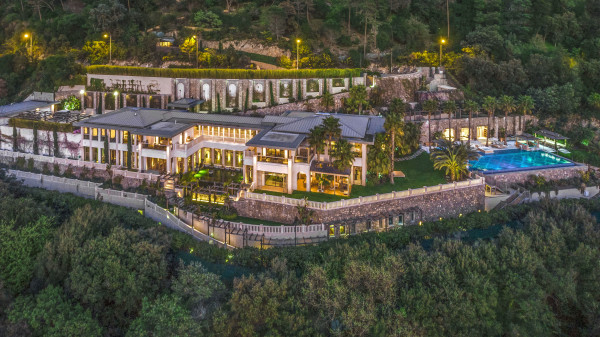 villa in Cannes : Rent Southern Europes most exclusive and stunning villa with 9 bedrooms, panoramic sea views and the height of Luxury - Photo 10