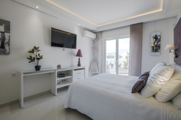 apartment in Cannes : Rent Penthouse in prestigious newly built private Residence a short walk to the rue d'Antibes and the Croisette with huge roof terrace - Photo 19