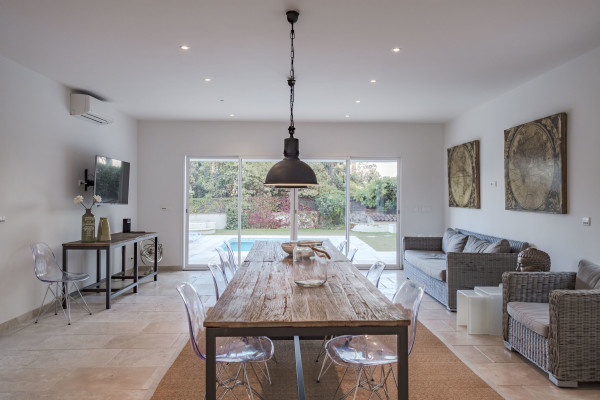 villa in Cannes : Rent incredible 8 bedroom villa a stones throw from the beaches and the Croisette in Cannes with gardens, sea view and pool - Photo 83