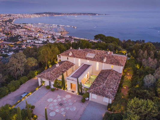 villa in Cannes : Rent Majestic 10 bedroom villa with enormous grounds located in the hills of Cannes - Photo 87