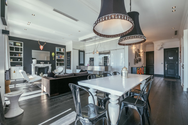 apartment in Cannes : Rent stunning 3 bedroom apartment located in the heart of Cannes across the street from the Palais and the port, close to the beaches of Cannes - Photo 14