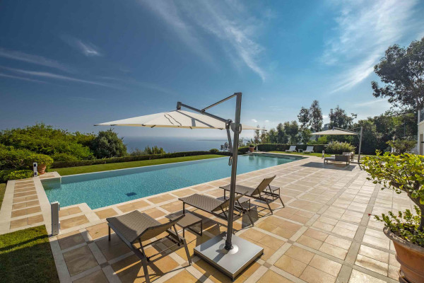villa in Cannes : Rent Majestic 10 bedroom villa with enormous grounds located in the hills of Cannes - Photo 62