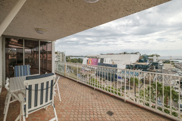 office in Cannes : Rent this huge office / event space located across the street from the Palais with sea view and spacious terrace.  Perfect for banners. - Photo 29