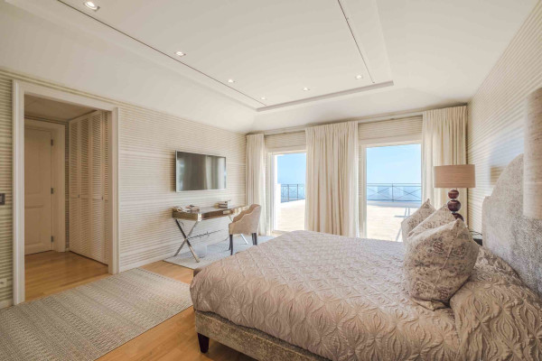 villa in Cannes : Rent Majestic 10 bedroom villa with enormous grounds located in the hills of Cannes - Photo 16