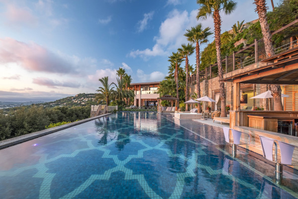 villa in Cannes : Rent Southern Europes most exclusive and stunning villa with 9 bedrooms, panoramic sea views and the height of Luxury - Photo 17